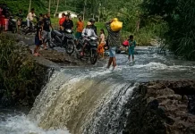 Banjir Putus Akses, 10 Desa di Tana Wawo Terisolasi