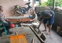 Polisi Gelar Sambang Warga di Roworena Perkuat Kamtibmas