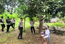 Patroli Dialogis Polisi Jaga Kamtibmas di Dusun Bele Adonara