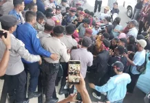 Aksi Tolak Penggusuran Ndao Berujung Ricuh di Ende