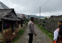 Bhabinkamtibmas Polres Manggarai Intensifkan Sambang dan Patroli Obyek Wisata