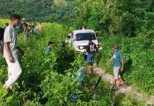 Jalan Rusak, Warga di Sikka Terpaksa Gotong Jenazah Sejauh Empat Kilometer