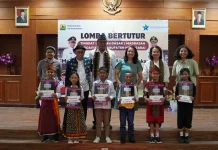 Louisa Dakul Juara Lomba Bertutur Manggarai Raih Hadiah Lima Juta