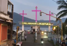 Prosesi Laut Salib Yesus di Larantuka Penumpang Kapal Dibatasi