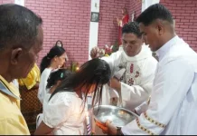 Tiga Katekumen Dibaptis dalam Perayaan Malam Paskah