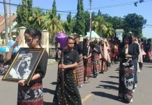 Sebanyak 200 Anggota OMK di Maumere Pentaskan Tablo Jalan Salib