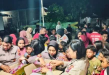Polwan Polres Flores Timur Bantu Pulihkan Trauma Anak Korban Gempa