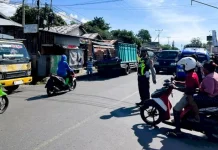 Polres Flotim Atur Lalin Pasar Inpres, Aktivitas Lancar