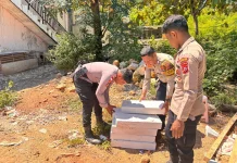 Polisi Salurkan Bantuan Material untuk Pembangunan Mushola di Golo Bilas