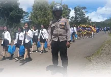 Polsek Golewa Amankan Karnaval HUT SMPK Kartini Mataloko