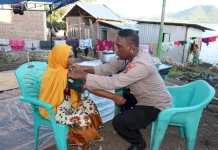 Polres Flotim Beri Layanan Kesehatan Korban Gempa Adonara Timur