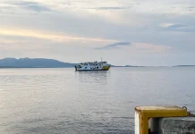 KMP Ile Mandiri Gagal Sandar di Pelabuhan Waijarang