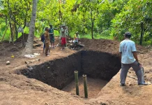 Gotong Royong Babinsa dan Warga Percepat Pembangunan Jembatan Garuda di Talibura