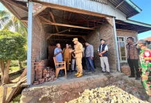Wakil Gubernur NTT Tinjau Korban Gempa Flores Timur, Salurkan Bantuan di Empat Desa