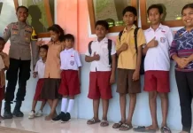 Bhabinkamtibmas Desa Tarawali Sambangi SLB Negeri Kasih Sayang So’a