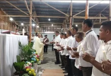 Pastor Paroki Ndona Kukuhkan 361 Pengurus Stasi Nanganesa Baru