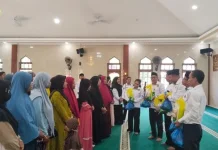 Kemenag Ende Gelar Aksi Sosial Lintas Agama, Salurkan Sembako untuk Warga