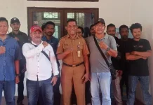 Disnakertrans Sikka Berangkatkan Sepuluh Pekerja ke Kalimantan