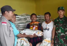 Sinergi TNI Polri dan Bulog Kawal Bantuan Pangan untuk Warga Elar Selatan