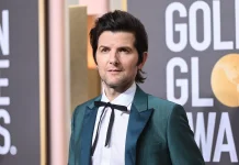 Adam Scott Raih Penghargaan Icon Award di Canneseries Berkat Peran Ikonisnya