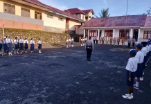 Kasat Binmas Polres Ngada Pimpin Upacara di SMPS PGRI Bajawa, Tekankan Disiplin