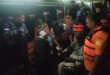 Dua Wisatawan Spanyol Dievakuasi Tim SAR usai Alami Lemas di Pulau Padar