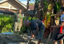 Satgas TMMD Ke-128 Kebut Pembangunan MCK di Desa Aelipo, Warga Ikut Gotong Royong