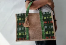 Tenun Lokal Naik Kelas lewat Tangan Anak Muda