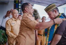 Selendang Persaudaraan Bupati Manggarai untuk Kajati NTT, Momentum Persahabatan