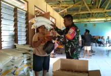 122 KK Desa Sinarhadigala Terima Bantuan Pangan