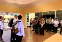 Polres Manggarai Sambut Tim Audit Itwasda dengan Tradisi Adat