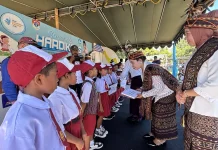 Seragam Sekolah Ringankan Beban Orang Tua di Momen Hardiknas