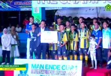 Trofi Diserahkan, SMPN 1 Ende Selatan Ukir Sejarah di Futsal MAN Ende