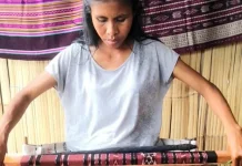 Tenun Adonara Didorong Menjadi Identitas Generasi Muda