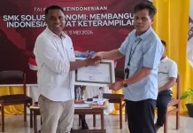 SMK St. Vincentius Antonius Ndona Berikan Penghargaan kepada RRI Ende