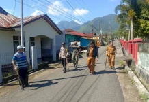 Sinergitas Aparat dan Warga Tertibkan HPR di Lingkungan Kelurahan Mbaumuku