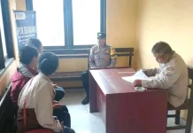 Bhabinkamtibmas Kezewea Kedepankan Pelayanan Humanis di Polsek Golewa