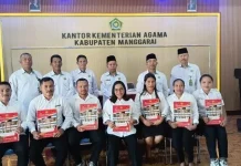 Kemenag Manggarai Serahkan Sertifikat Pendidik kepada Tujuh Guru Agama Katolik