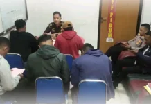 Polsek Riung Serahkan Tersangka Kasus Penganiayaan