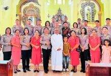 Polres Flotim Layani Koor Misa Kenaikan Tuhan Yesus Kristus di Gereja Katedral