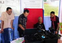Wabup Tarsi Tinjau Perekaman KTP Lansia di Manggarai Timur