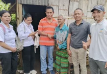 Peduli Lansia, Dinsos dan Komunitas Cama Momang Salurkan Bantuan di Satar Tacik