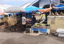Pedagang Mbongawani Kucing-Kucingan dengan Satpol PP Ende