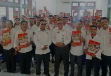 Kemenag Ende Serahkan Sertifikat Pendidik kepada 45 Guru Katolik