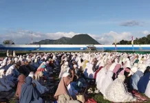 Ribuan Umat Islam  Shalat Idul Adha Bersama di  Satadion Marilongan