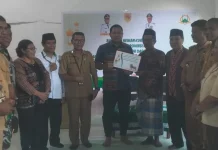 Gubernur NTT Serahkan Sapi Kurban untuk Warga Waioti
