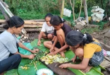 Penyuluh Agama Katolik Latih Kaum Muda Wolomuku Membuat Pupuk Organik Cair