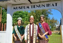 Ko'o Fai Nuwa Muri dan Miss Teen Supra Stars Promosikan Tenun Ende