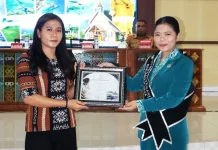 Bidan Muda Sikka Terima Penghargaan Aksi Kemanusiaan  Ditengah Laut