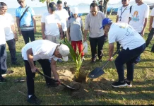 Bersih Pantai dan Tanam Pohon Warnai Hari Lingkungan Hidup Sedunia di Labuan Bajo